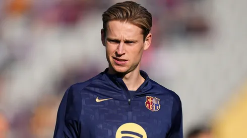 Frenkie de Jong of FC Barcelona looks on as he warms up prior to the LaLiga match between FC Barcelona and UD Las Palmas at Estadi Olimpic Lluis Companys on November 30, 2024 in Barcelona, Spain.