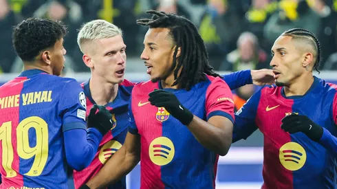 Raphinha Barcelona 11 cheers after his goal to 0 to 1 with the team, among others with Jules Kounde Barcelona 23 , Lamine Yamal Barcelona 19