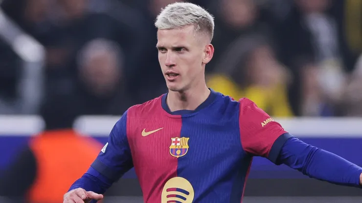 Dani Olmo FC Barcelona gives instructions in the UEFA Champions League game against Borussia Dortmund Signal Iduna Park.