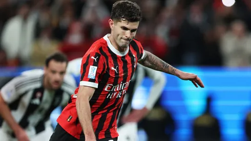 Christian Pulisic of AC Milan scores his team's first goal from a penalty kick during the Italian Super Cup Semi-Final match between AC Milan and Juventus at Al Awwal Park on January 03, 2025 in Riyadh, Saudi Arabia.