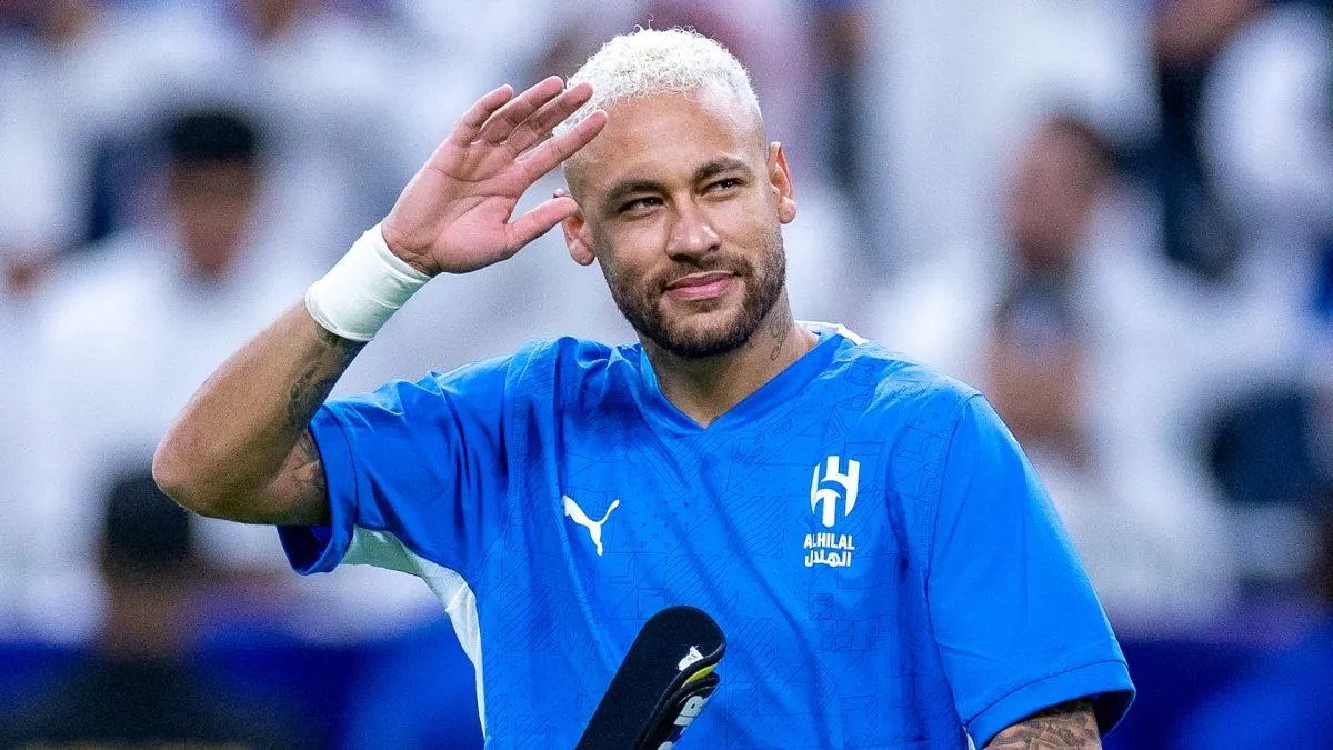Neymar of Al-Hilal acknowledges the fans during the AFC Champions League Elite match between Al-Hilal and Esteghlal at Kingdom Arena on November 04, 2024 in Riyadh, Saudi Arabia.