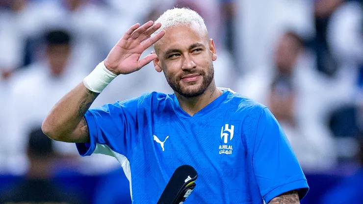 Neymar of Al-Hilal acknowledges the fans during the AFC Champions League Elite match between Al-Hilal and Esteghlal at Kingdom Arena on November 04, 2024 in Riyadh, Saudi Arabia.