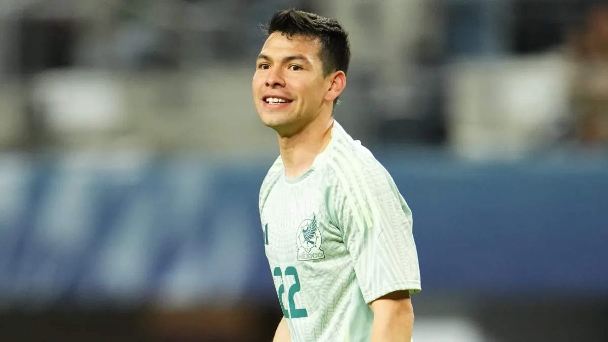 Hirving Lozano smiling.