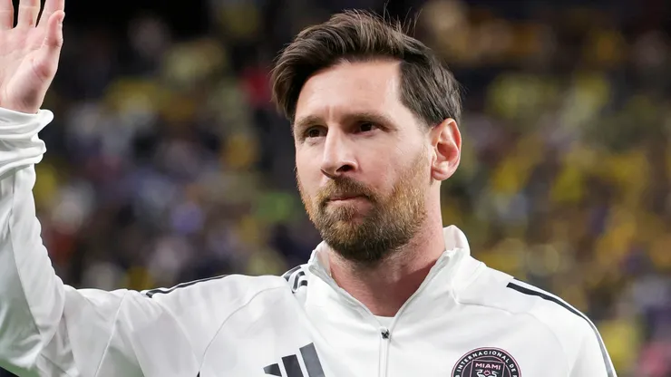 Lionel Messi #10 of Inter Miami CF waves to fans during warmups before a preseason friendly match against America at Allegiant Stadium on January 18, 2025 in Las Vegas, Nevada. Inter Miami FC defeated America 3-2 in a penalty shootout.