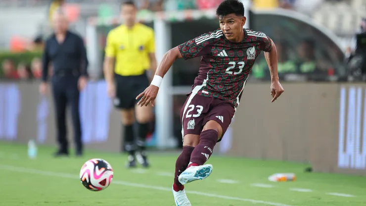 Jesus Gallardo #23 of Mexico passes the ball.