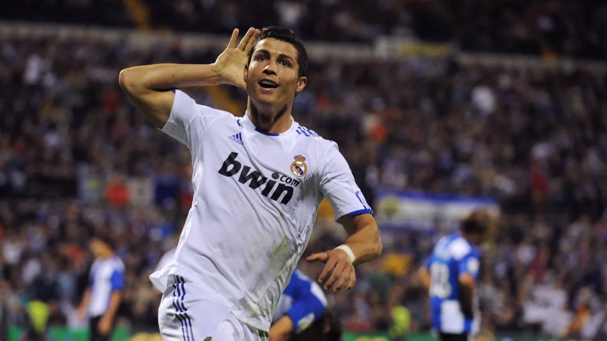ALICANTE, SPAIN – OCTOBER 30: Cristiano Ronaldo of Real Madrid celebrates after scoring his team’s second goal during the La Liga match between Hercules FC and Real Madrid at Estadio Jose Rico Perez on October 30, 2010 in Alicante, Spain. (Photo by Denis Doyle/Getty Images)