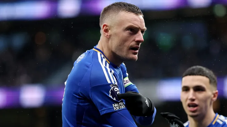 Jamie Vardy of Leicester City celebrates scoring his sides first goal during the Premier League match between Tottenham Hotspur FC and Leicester City FC at Tottenham Hotspur Stadium on January 26, 2025 in London, England.