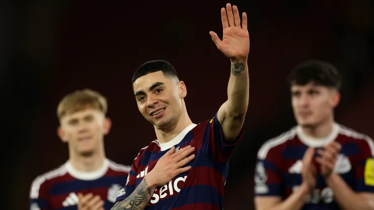 Miguel Almiron of Newcastle United acknowledges the fans after the team's victory in the Premier League match between Southampton FC and Newcastle United FC at St Mary's Stadium on January 25, 2025 in Southampton, England.
