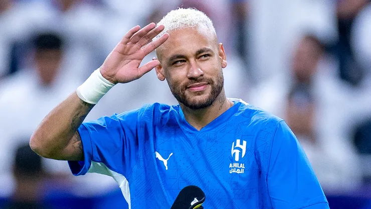 Neymar of Al-Hilal acknowledges the fans during the AFC Champions League Elite match between Al-Hilal and Esteghlal at Kingdom Arena on November 04, 2024 in Riyadh, Saudi Arabia.
