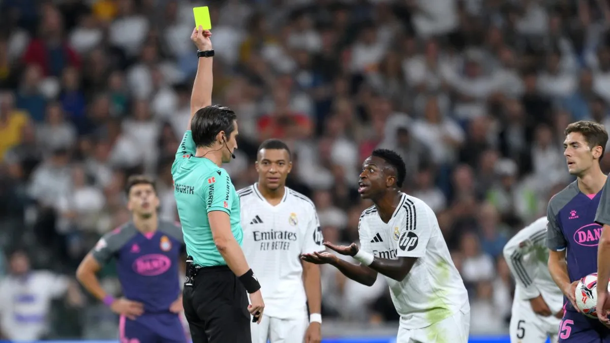 vinicius yellow card