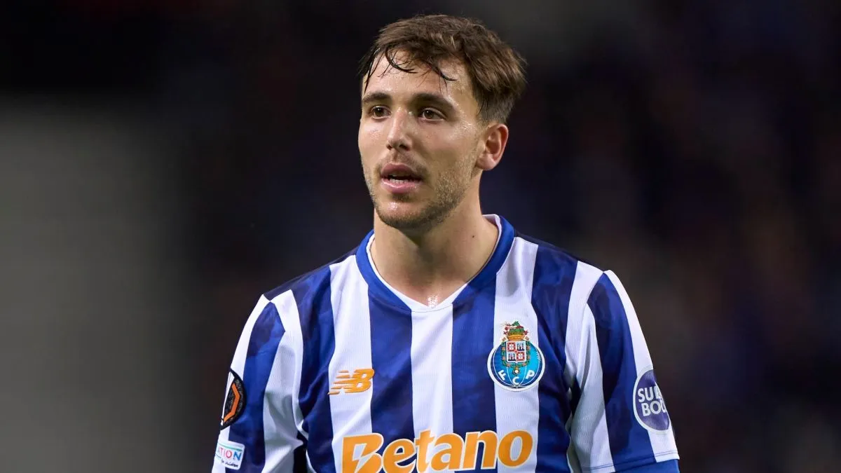 Nico Gonzalez of FC Porto looks on during the UEFA Europa League match between FC Porto and Olympiacos El Pireo at Estadio Do Dragao in Porto, Portugal, on January 23, 2025.