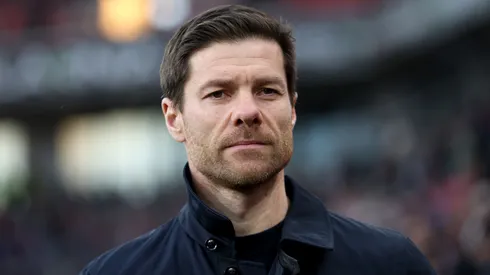 Xabi Alonso, Head Coach of Bayer 04 Leverkusen, looks on during the Bundesliga match between Bayer 04 Leverkusen and TSG 1899 Hoffenheim at BayArena on February 02, 2025 in Leverkusen, Germany.