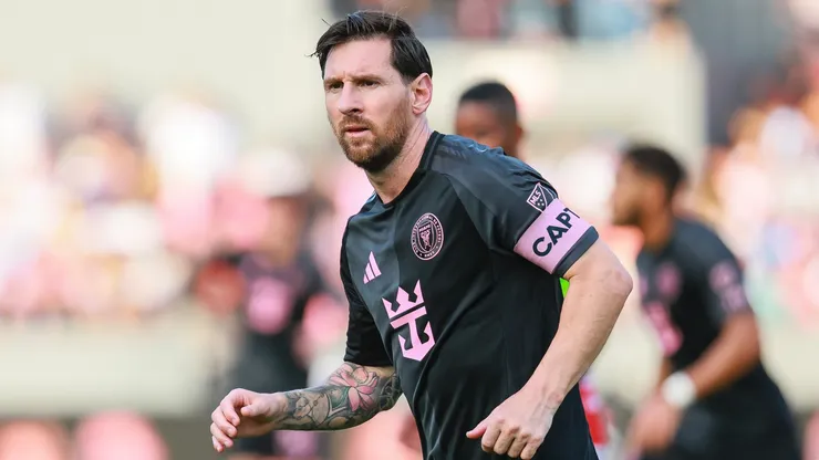 Lionel Messi of Inter Miami gestures during a friendly game between Sporting San Miguelito and Inter Miami at Rommel Fernandez Stadium on February 02, 2025 in Panama, Ciudad de Panama.