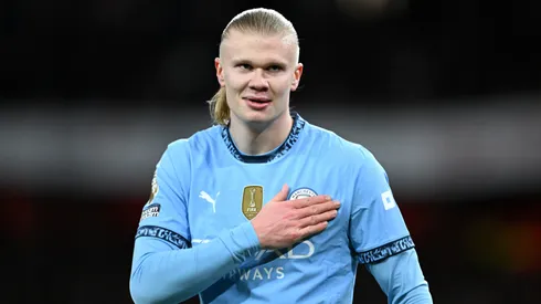 Erling Haaland of Manchester City celebrates scoring his team's first goal during the Premier League match between Arsenal FC and Manchester City FC at Emirates Stadium on February 02, 2025 in London, England.