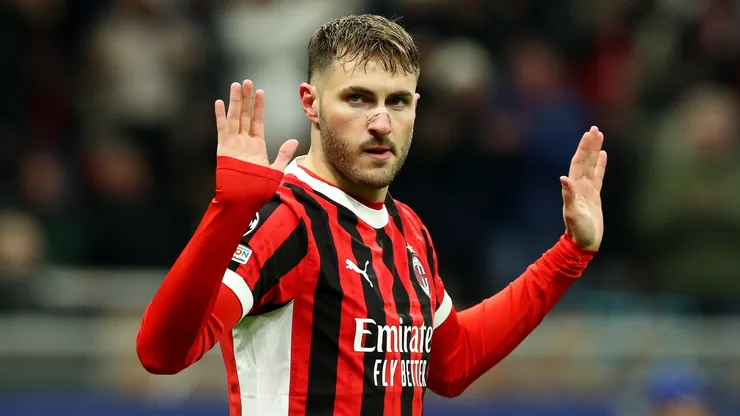 Santiago Gimenez of AC Milan celebrates scoring his team's first goal during the UEFA Champions League 2024/25 League Knockout Play-off second leg match between AC Milan and Feyenoord at San Siro Stadium on February 18, 2025 in Milan, Italy.