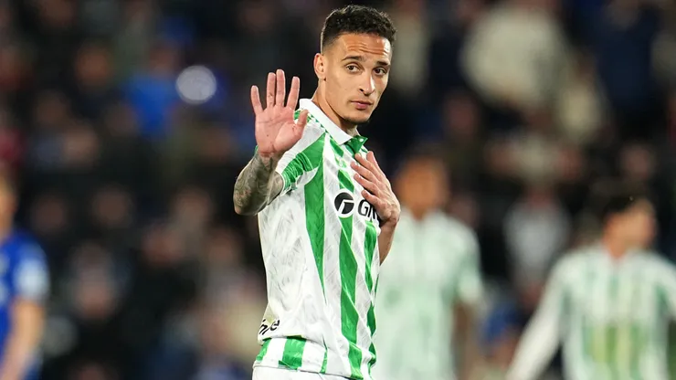Antony of Real Betis reacts, as he leaves the pitch after receiving a red card during the LaLiga match between Getafe CF and Real Betis Balompie at Coliseum Alfonso Perez on February 23, 2025 in Getafe, Spain.
