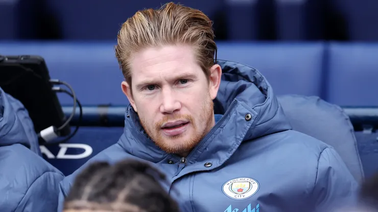 Kevin De Bruyne of Manchester City looks on from the substitute bench prior to the Premier League match between Manchester City FC and Everton FC at Etihad Stadium on December 26, 2024 in Manchester, England.