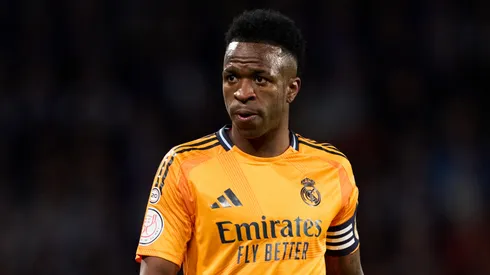 Real Madrid faces a significant challenge in renewing Vinicius Jr.'s contract due to a lucrative offer from Saudi Arabia and his own salary demands. real sociedad vs Real madrid copa rey FOTO: