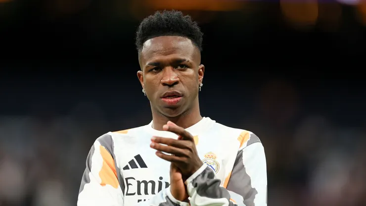 Vinicius Junior of Real Madrid acknowledges the fans during the warm up prior to the LaLiga match between Real Madrid CF and Rayo Vallecano at Estadio Santiago Bernabeu on March 09, 2025 in Madrid, Spain.