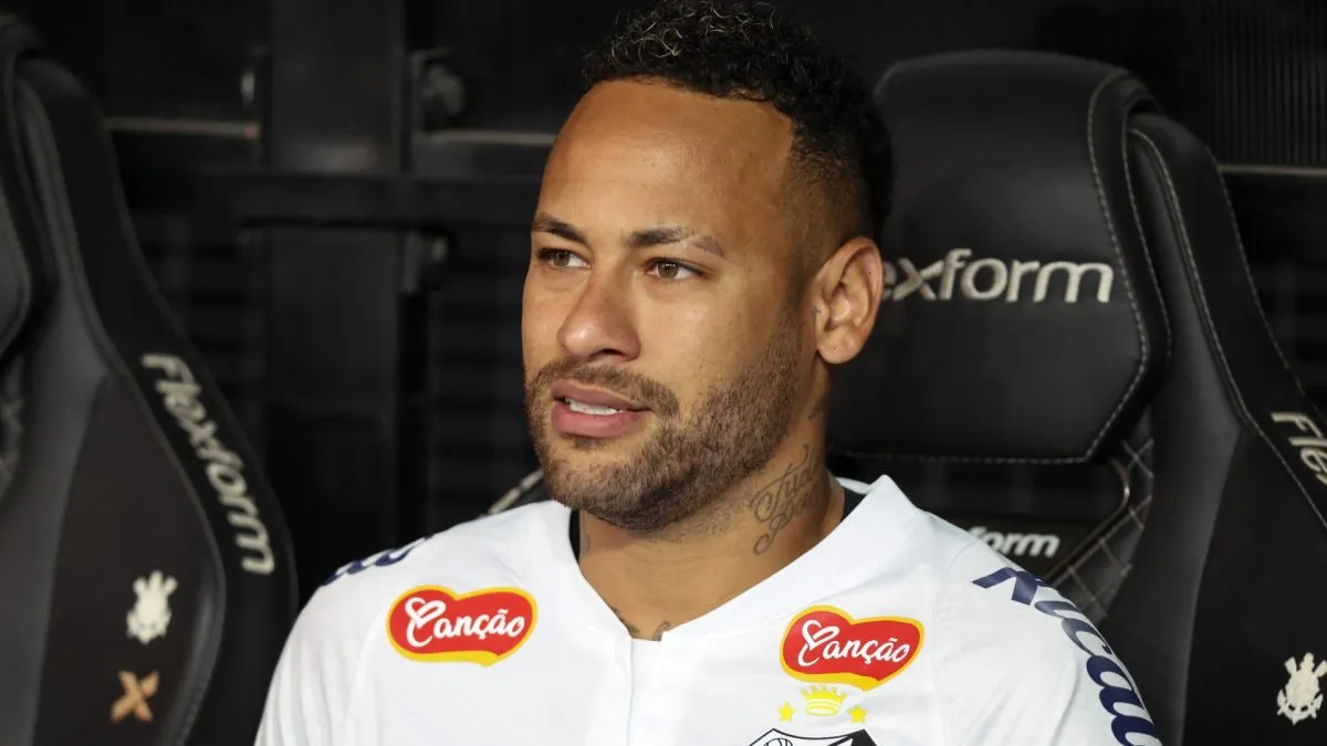 Neymar of Santos looks on prior to a Campeonato Paulista semi-final first-leg match Corinthians and Santos at Neo Quimica Arena on March 09, 2025 in Sao Paulo, Brazil.