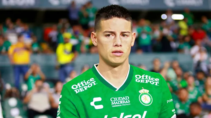 James Rodriguez of Leon enters the field prior to the 8th round match between Leon and Tigres UANL as part of the Torneo Clausura 2025 Liga MX at Leon Stadium on February 22, 2025 in Leon, Mexico.
