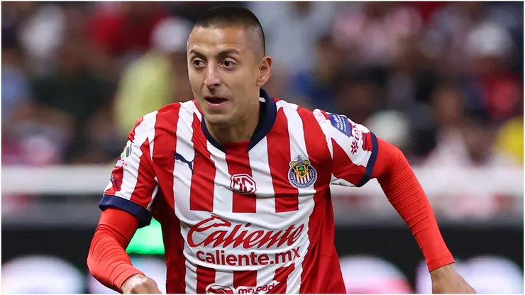 Roberto Alvarado of Chivas