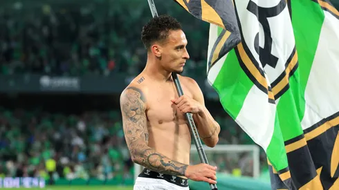 Antony of Real Betis is seen with a flag as he celebrates after the team's victory in the LaLiga match between Real Betis Balompie and Sevilla FC at Estadio Benito Villamarin on March 30, 2025 in Seville, Spain.