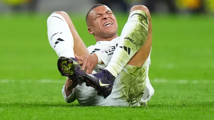 Kylian Mbappe of Real Madrid lays on the pitch holding his ankle during the UEFA Champions League 2024/25 Quarter Final Second Leg match between Real Madrid C.F. and Arsenal FC at Estadio Santiago Bernabeu on April 16, 2025 in Madrid, Spain.