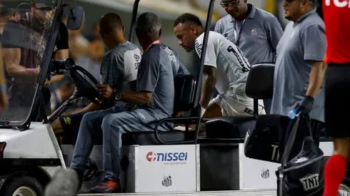 Neymar of Santos leaves field injured.