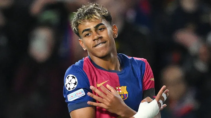 Lamine Yamal of FC Barcelona celebrates scoring his team's second goal during the UEFA Champions League 2024/25 UEFA Champions League 2024/25 Round of 16 Second Leg match between FC Barcelona and SL Benfica at Estadi Olímpic Lluís Companys on March 11, 2025 in Barcelona, Spain.