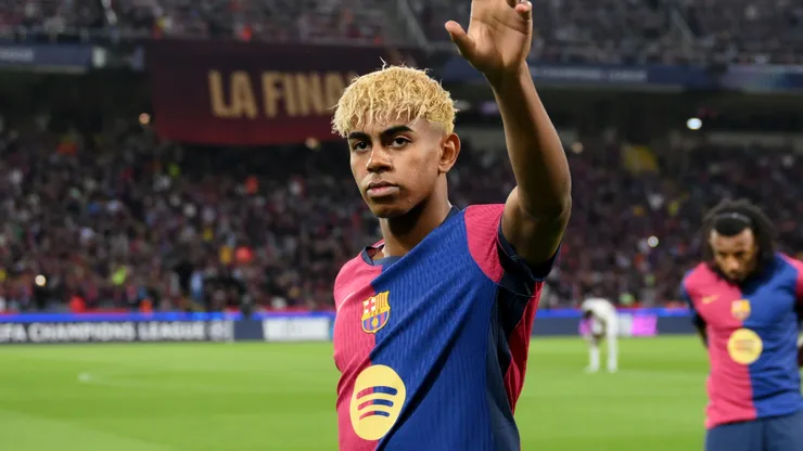 Lamine Yamal of FC Barcelona acknowledges the fans prior to the UEFA Champions League 2024/25 Semi Final First Leg match between FC Barcelona and FC Internazionale Milano at Estadi Olimpic Lluis Companys on April 30, 2025 in Barcelona, Spain.
