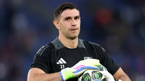 Emiliano Martinez of Aston Villa warms up prior to the UEFA Champions League 2024/25 Quarter Final First Leg match between Paris Saint-Germain and Aston Villa FC at Parc des Princes on April 09, 2025 in Paris, France.