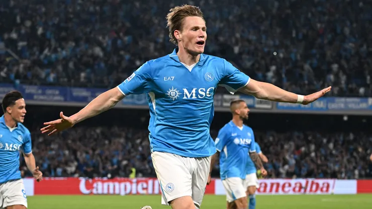 Scott McTominay of Napoli celebrates scoring his team's first goal during the Serie A match between Napoli and Cagliari at Stadio Diego Armando Maradona on May 23, 2025 in Naples, Italy.