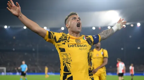 Lautaro Martinez of FC Internazionale celebrates scoring his team's second goal during the UEFA Champions League 2024/25 Round of 16 first leg match between Feyenoord and FC Internazionale Milano at De Kuip on March 05, 2025 in Rotterdam, Netherlands.