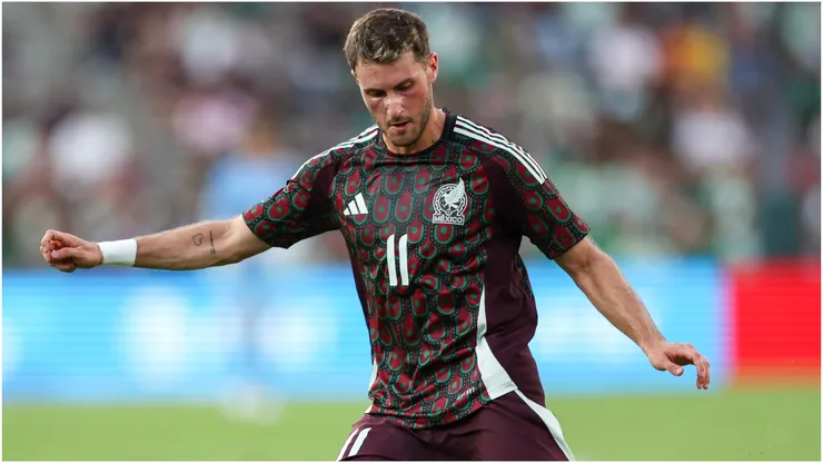 Santiago Gimenez of Mexico