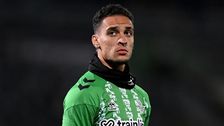 Antony of Real Betis looks on, during the warm up prior to the UEFA Conference League 2024/25 Round of 16 Second Leg match between Vitoria SC and Real Betis Balompie at Estadio D. Afonso Henriques on March 13, 2025 in Guimaraes, Portugal.