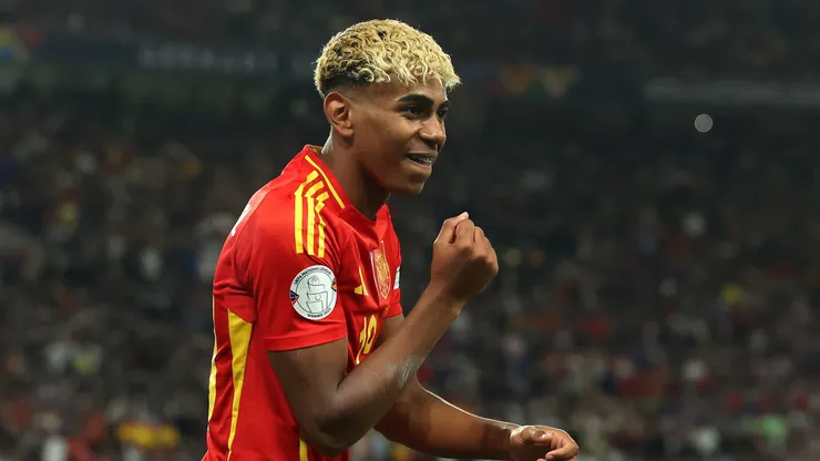 Only five players worldwide currently have longer contracts than Lamine Yamal.