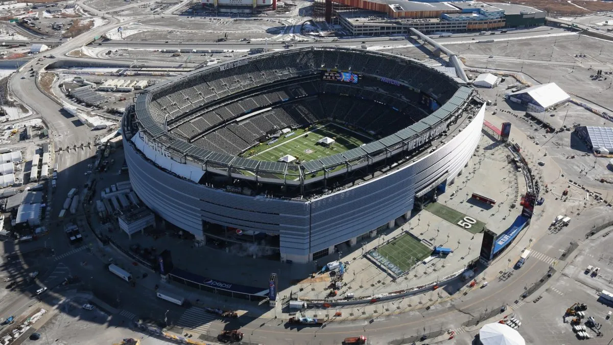 MetLife Stadium is seen with the Manhattan skyline in the background ahead of Super Bowl XLVIII on January 28, 2014. (Source: John Moore/Getty Images)