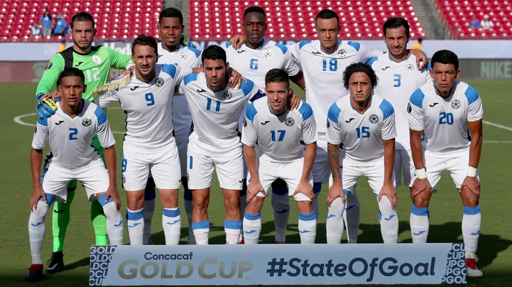 The starting lineup for Nicaragua poses for a team photo prior to the start of the Nicaragua v Haiti: Group B – 2019 CONCACAF Gold Cup.