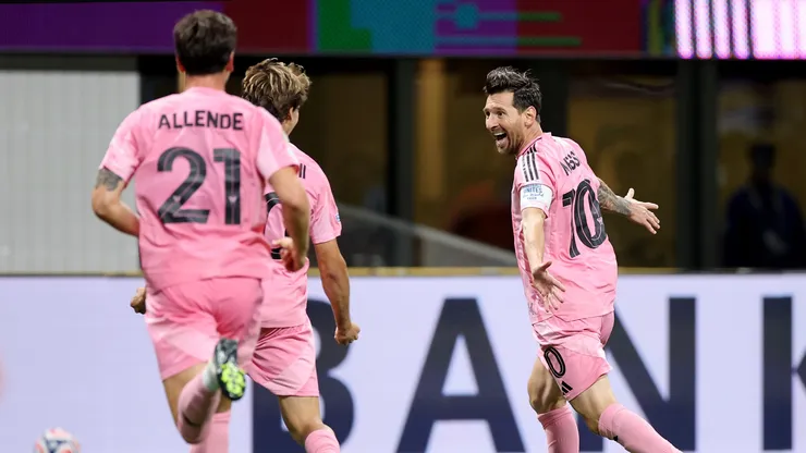 The Porto keeper didn’t even get a touch on the ball—such was the perfection of the strike for his firts goal in the Club World Cup.