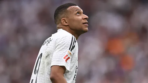 Real Madrid, led by Xabi Alonso, topped their group with convincing wins and now face Juventus, who struggled defensively in a 5–2 loss to Manchester City.