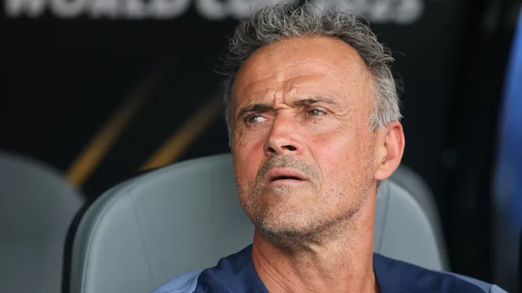 According to FIFA rules, suspensions resulting from red cards in the Club World Cup do not carry over to other competitions.