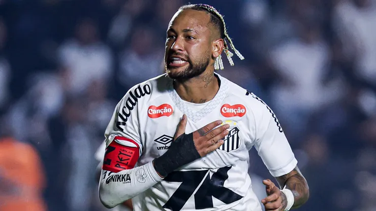 : Neymar of Santos celebrates after scoring the team´s first goal during the Brasileirao 2025 match between Santos and Flamengo at Urbano Caldeira Stadium (Vila Belmiro) on July 16, 2025 in Santos, Brazil.