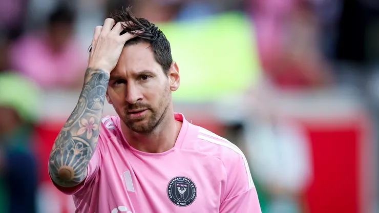 Javier Mascherano confirmed that Messi played through discomfort in the Club World Cup and emphasized the importance of managing his minutes.