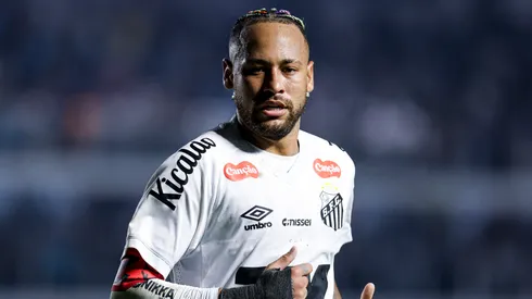 Neymar of Santos looks on during the Brasileirao 2025 match between Santos and Flamengo at Urbano Caldeira Stadium (Vila Belmiro) on July 16, 2025 in Santos, Brazil.