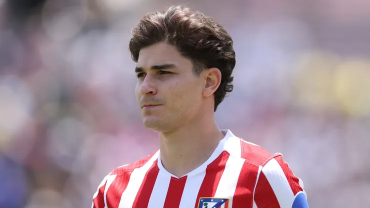 The target is a 25-year-old player from Napoli who can operate as a winger, second striker, or even lead the line.