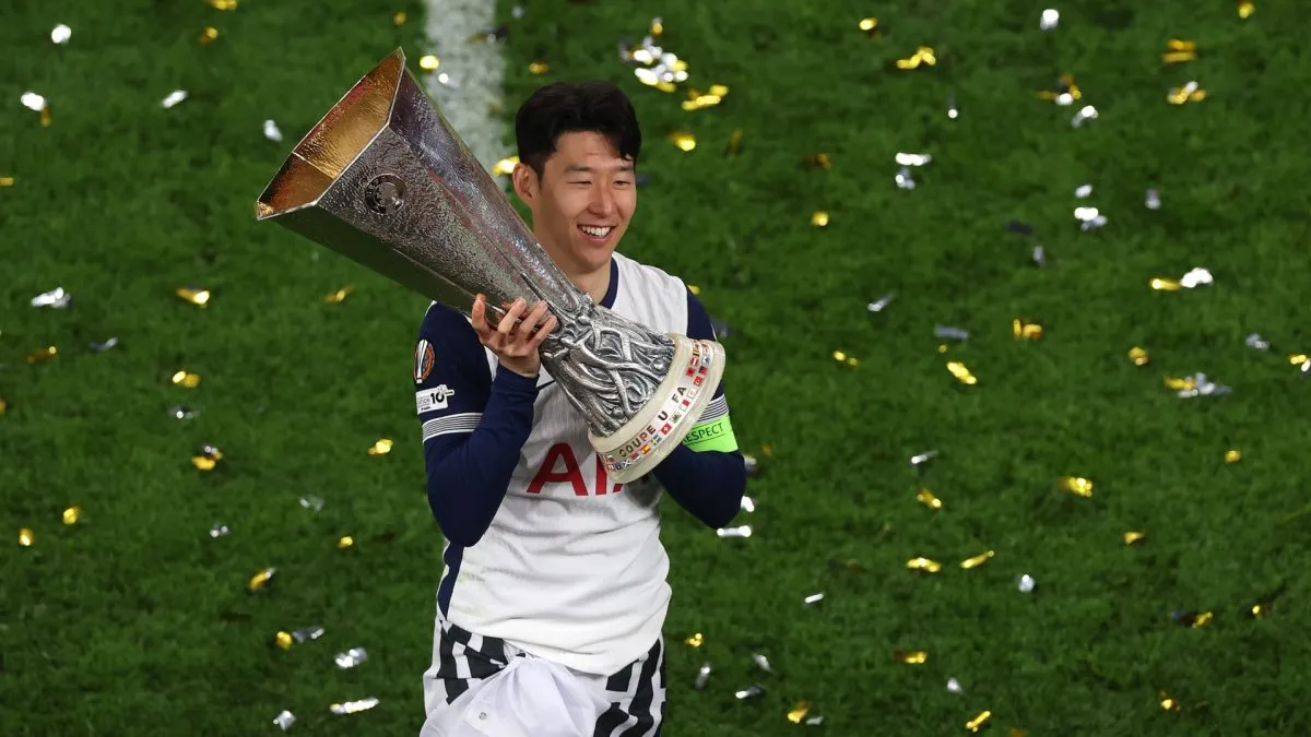 Son Heung-min lifts the UEFA Europa League trophy after his team’s victory in the UEFA Europa League Final 2025 between Tottenham Hotspur and Manchester United.