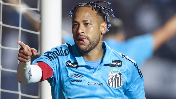 Neymar of Santos celebrates after scoring the first goal of his team during a Brasileirao 2025 match between Santos and Juventude.