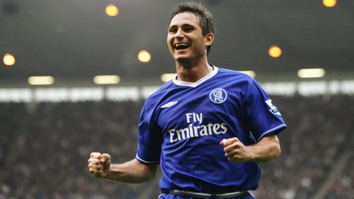 Frank Lampard of Chelsea celebrates during the Barclays Premiership match between West Bromwich Albion and Chelsea at the Hawthorns on October 30, 2004. (Source: Shaun Botterill/Getty Images)