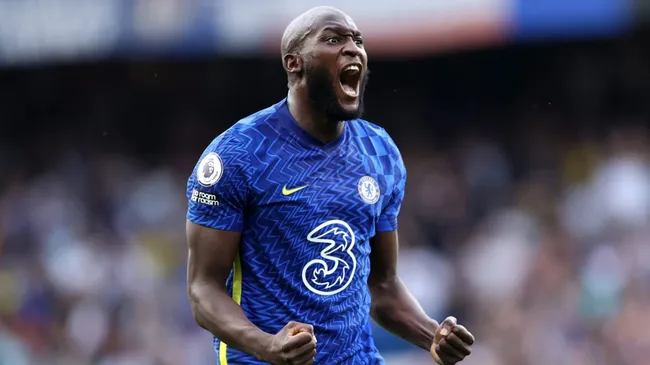 Romelu Lukaku of Chelsea celebrates after scoring their side’s first goal during the Premier League match between Chelsea and Aston Villa at Stamford Bridge on September 11, 2021. (Source: Eddie Keogh/Getty Images)